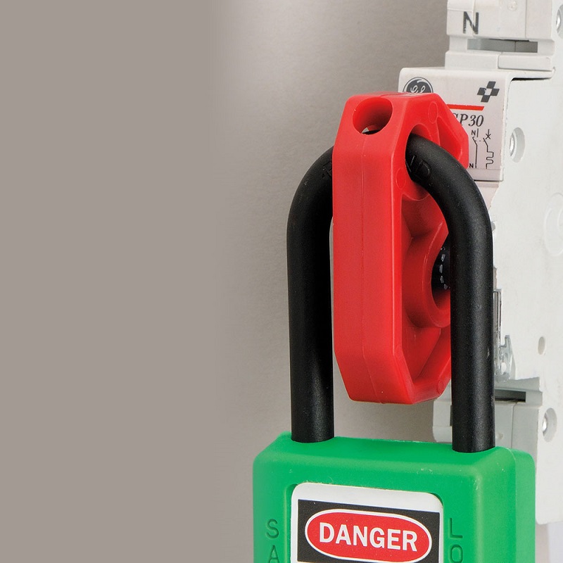 DIN rail breaker lockout