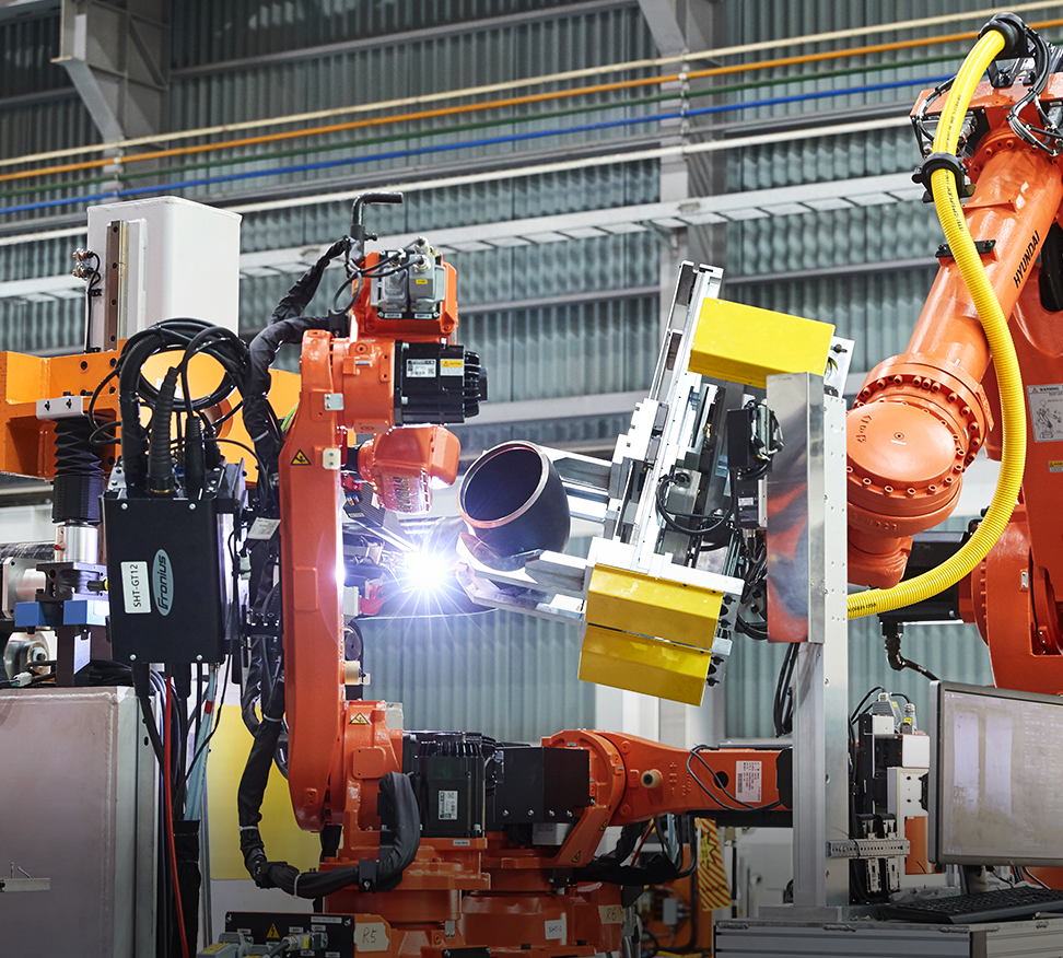 Custom pipe welding in a Samsung E&A Smart Piping Shop