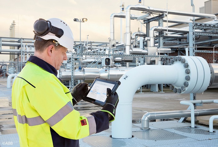 Engineer using ABB's expanded Ability FIM device