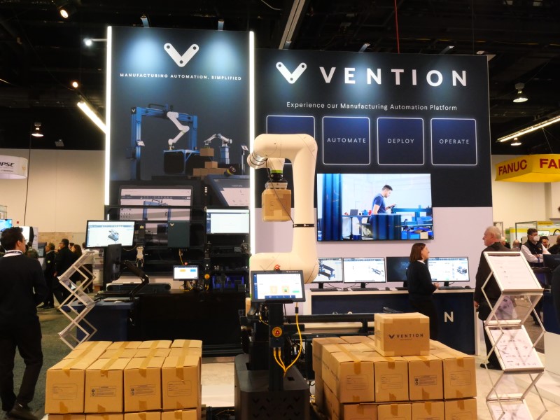 Vention's FANUC-powered palletizing system