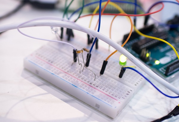 Arduino with analog voltage divider