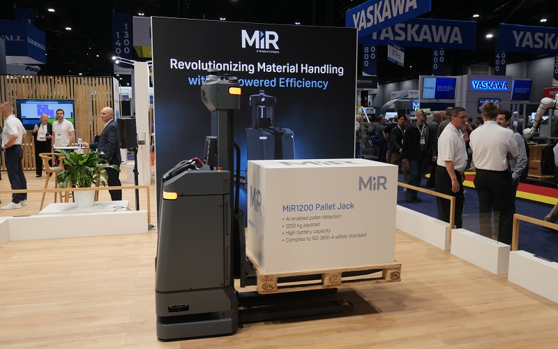 MiR1200 Pallet Jack