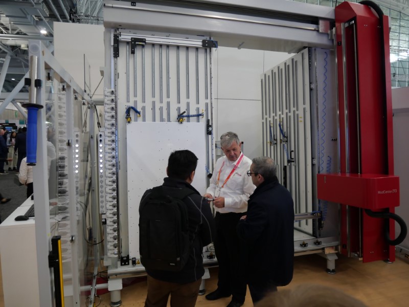 Cabinet building automation machine