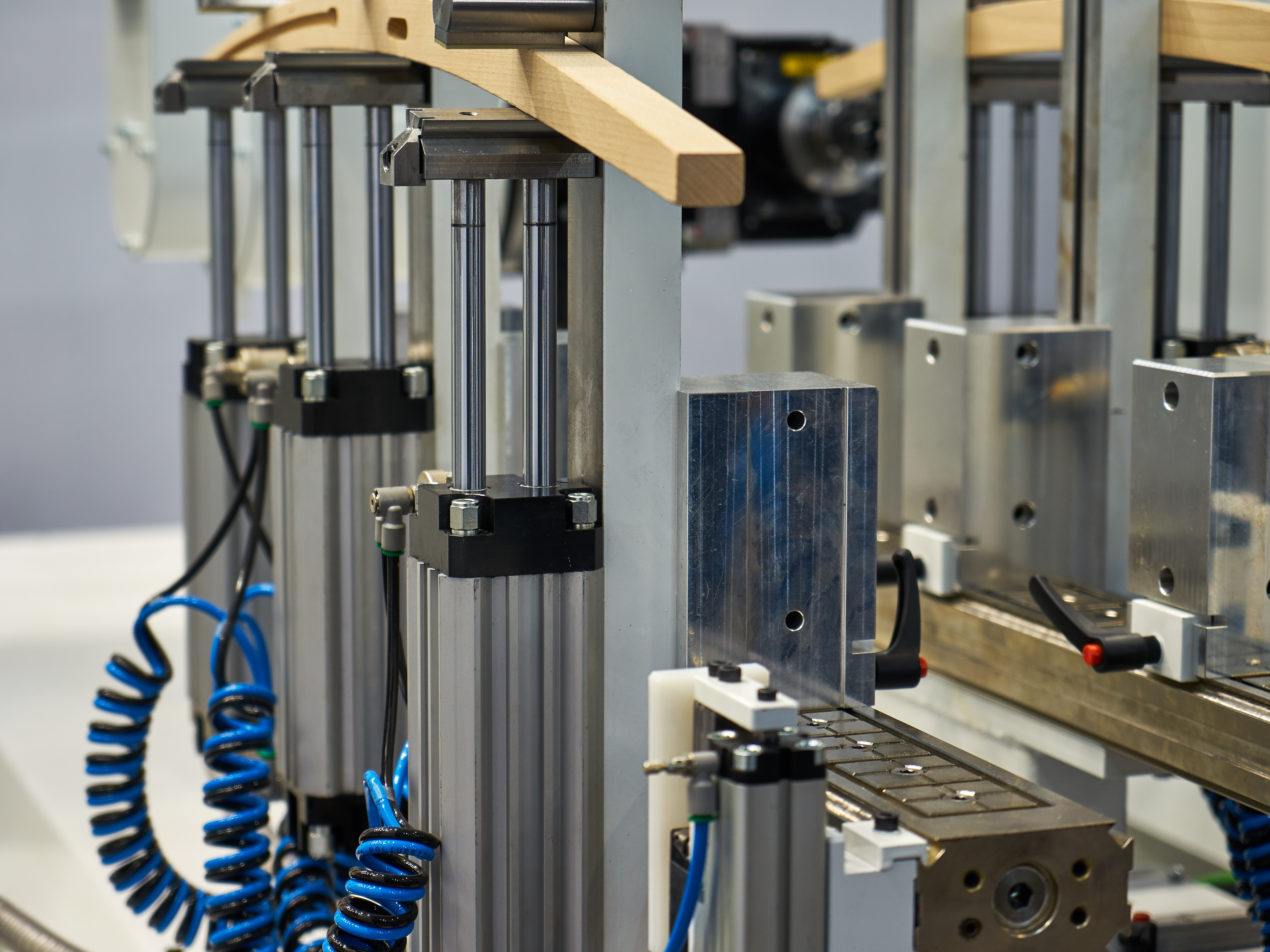 The BMP magnetic field position measuring system can monitor the position of pistons on pneumatic cylinders contact free