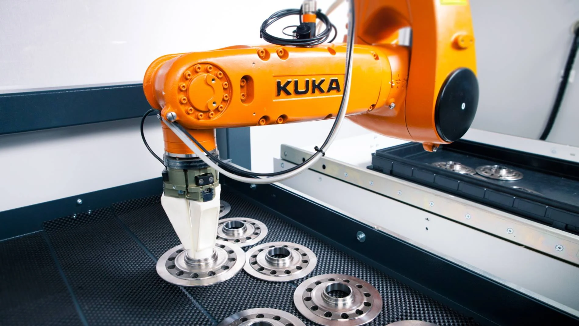 KUKA AI-based bin picking