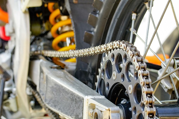 Slight droop in a chain