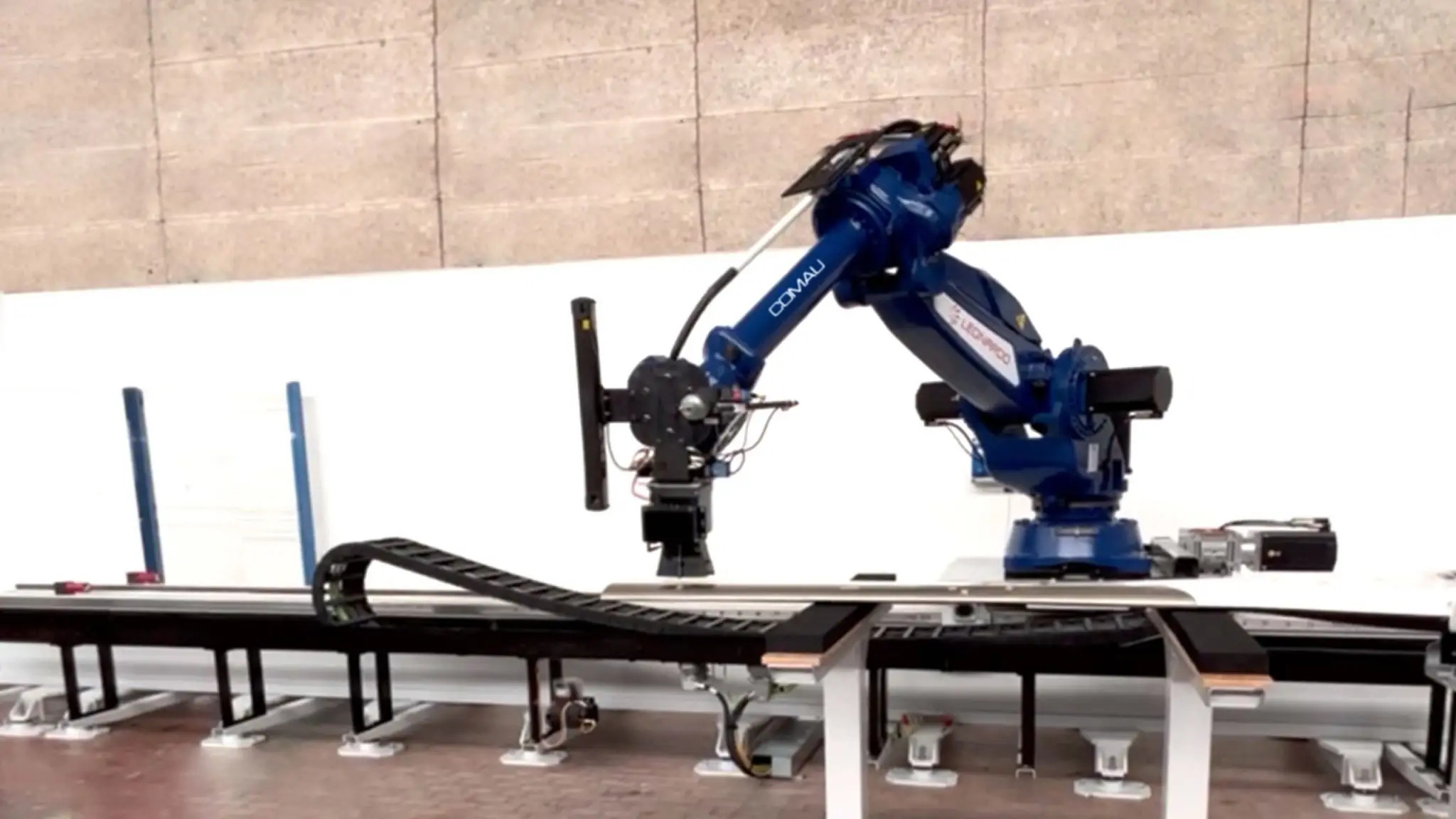 Comau and Leonardo’s smart solution performs automated inspection of helicopter blades up to seven meters in length