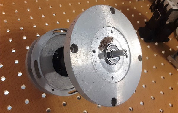 DC motor shaft and bearing