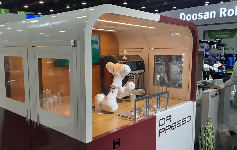 Cobot coffee server