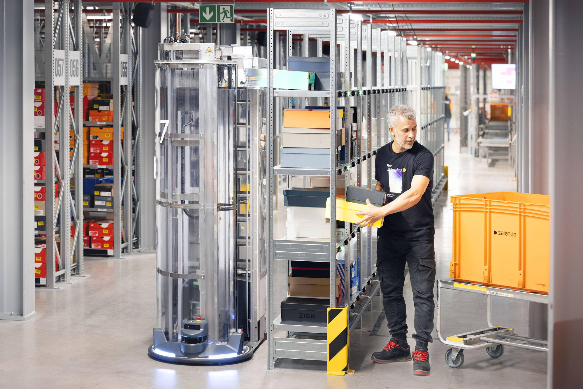 Magazino's TORU robot