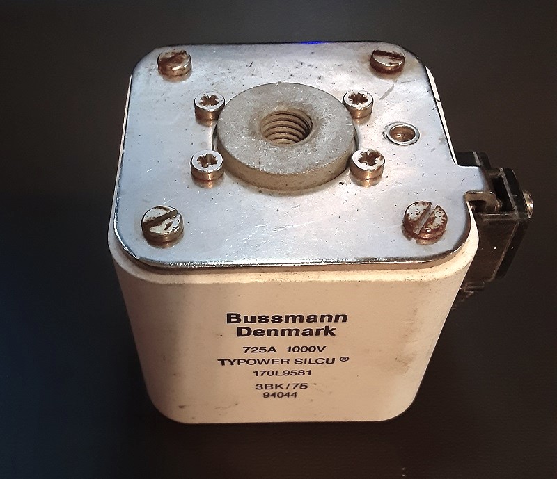 Threaded mounting fuse 