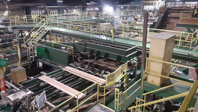 Automation in a high-tech lumber mill