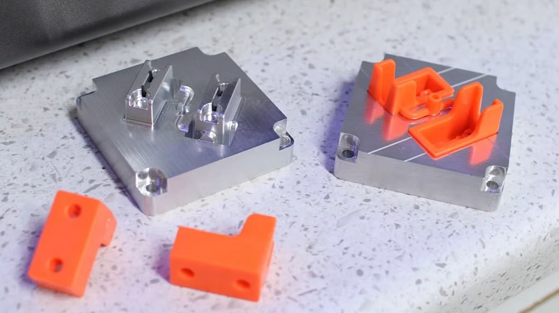 Injection mold dies