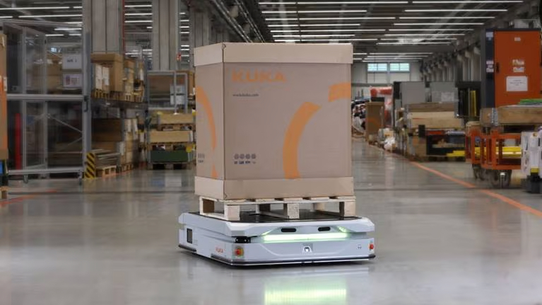 he KMP 1500P mobile platform AMR can lift 1.5 tons and is ideal for heavy-duty operations. 
