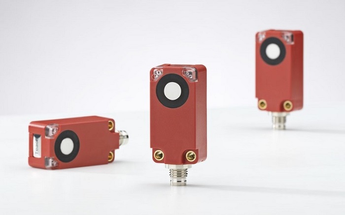 Leuze 420 ultrasonic sensor with red plastic housing