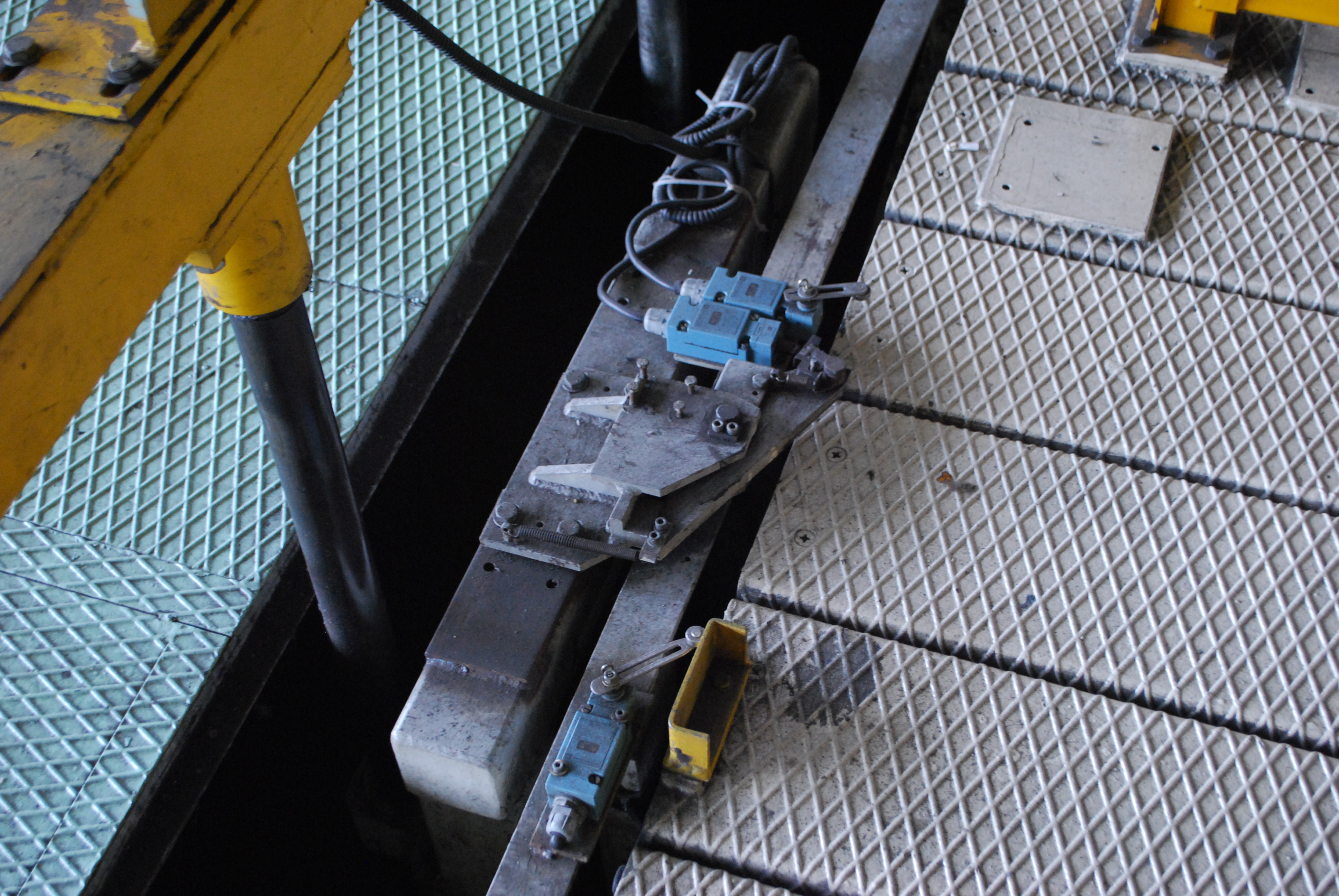 external actuator is linked to electrical contacts inside the limit switch sensor