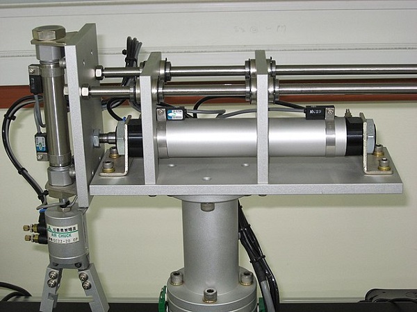 Pneumatic actuator with reed switch