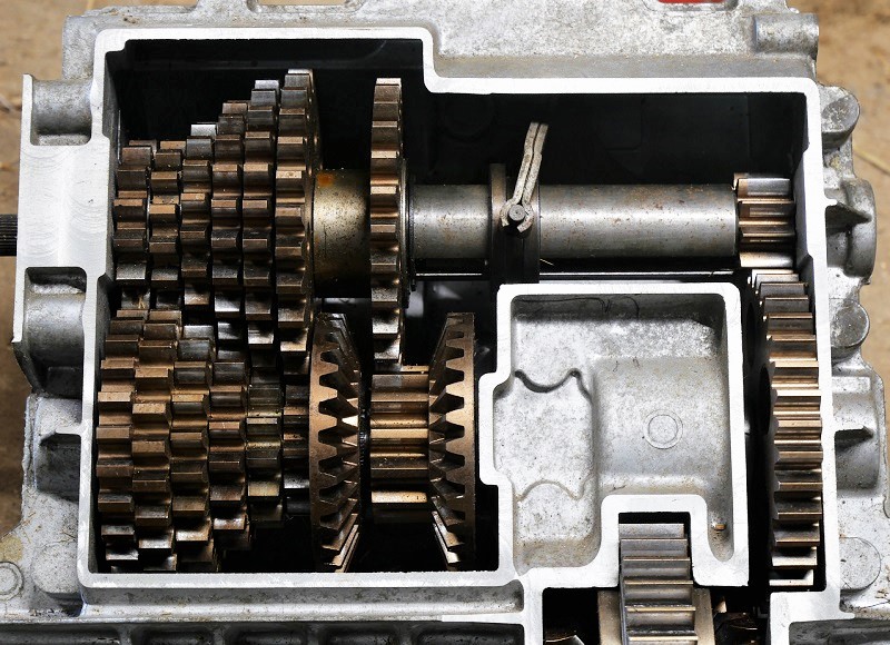 simple six speed transmission with additional reverse