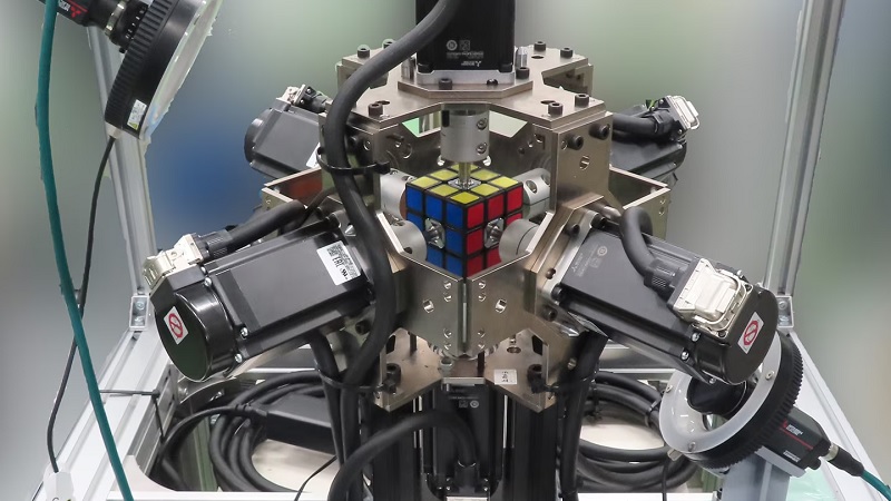 Mitsubishi's record breaking Rubik's Cube robot