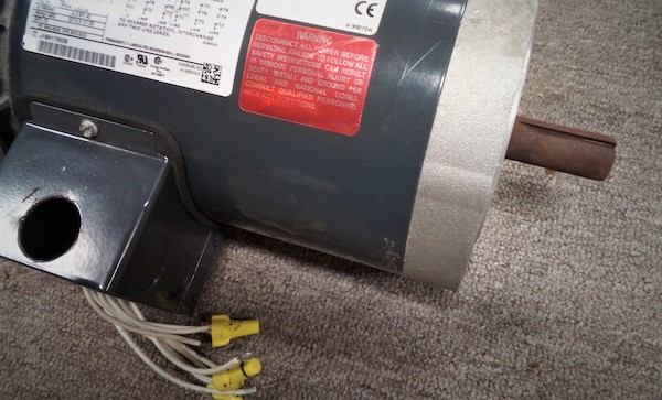 Driving 3-phase motors requires considering both the control circuit and the power input. 