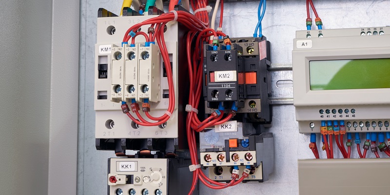 Motor starter in a control cabinet