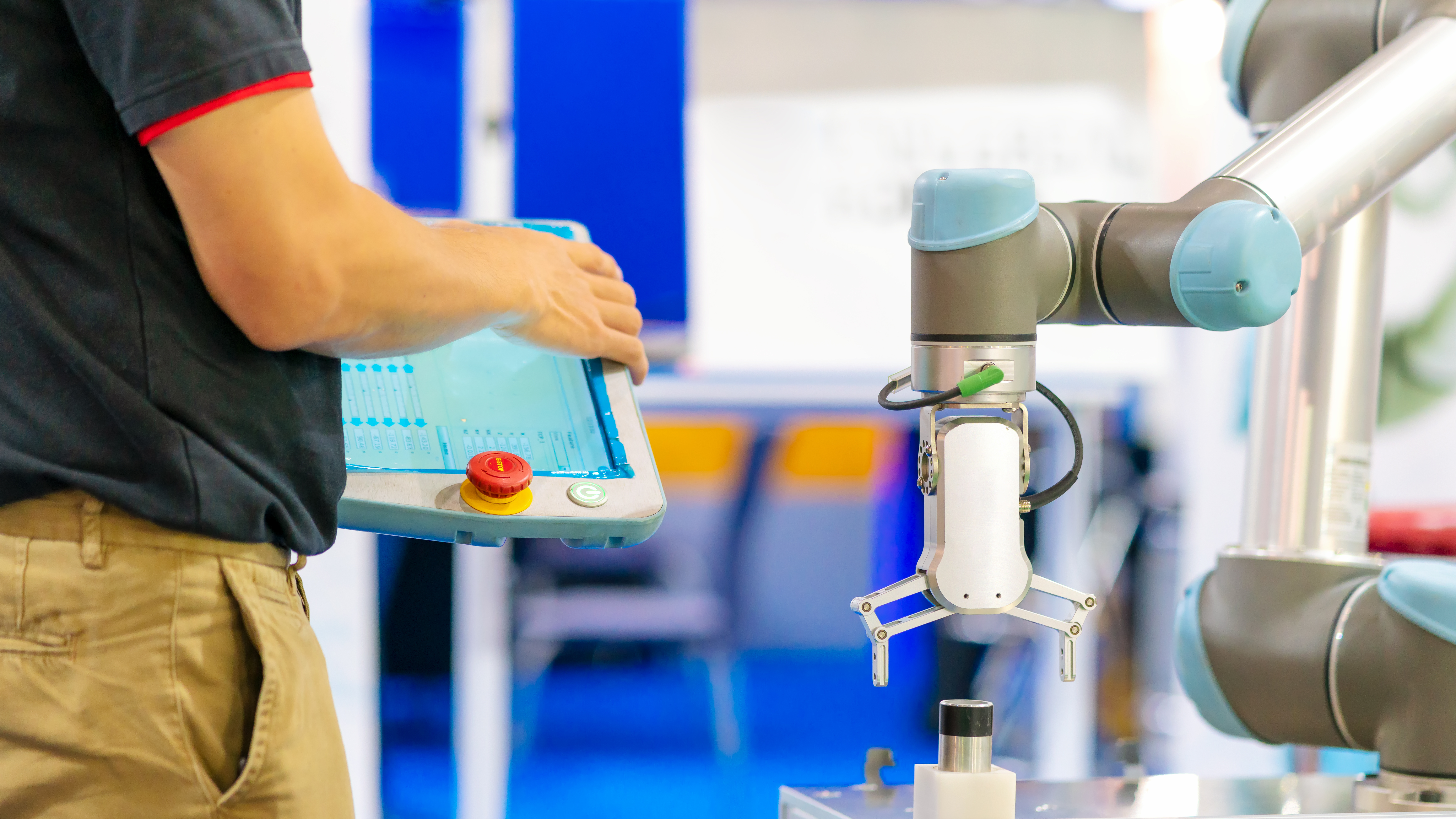Cobots can work alongside humans without safety fences thanks to design features that prioritize safety