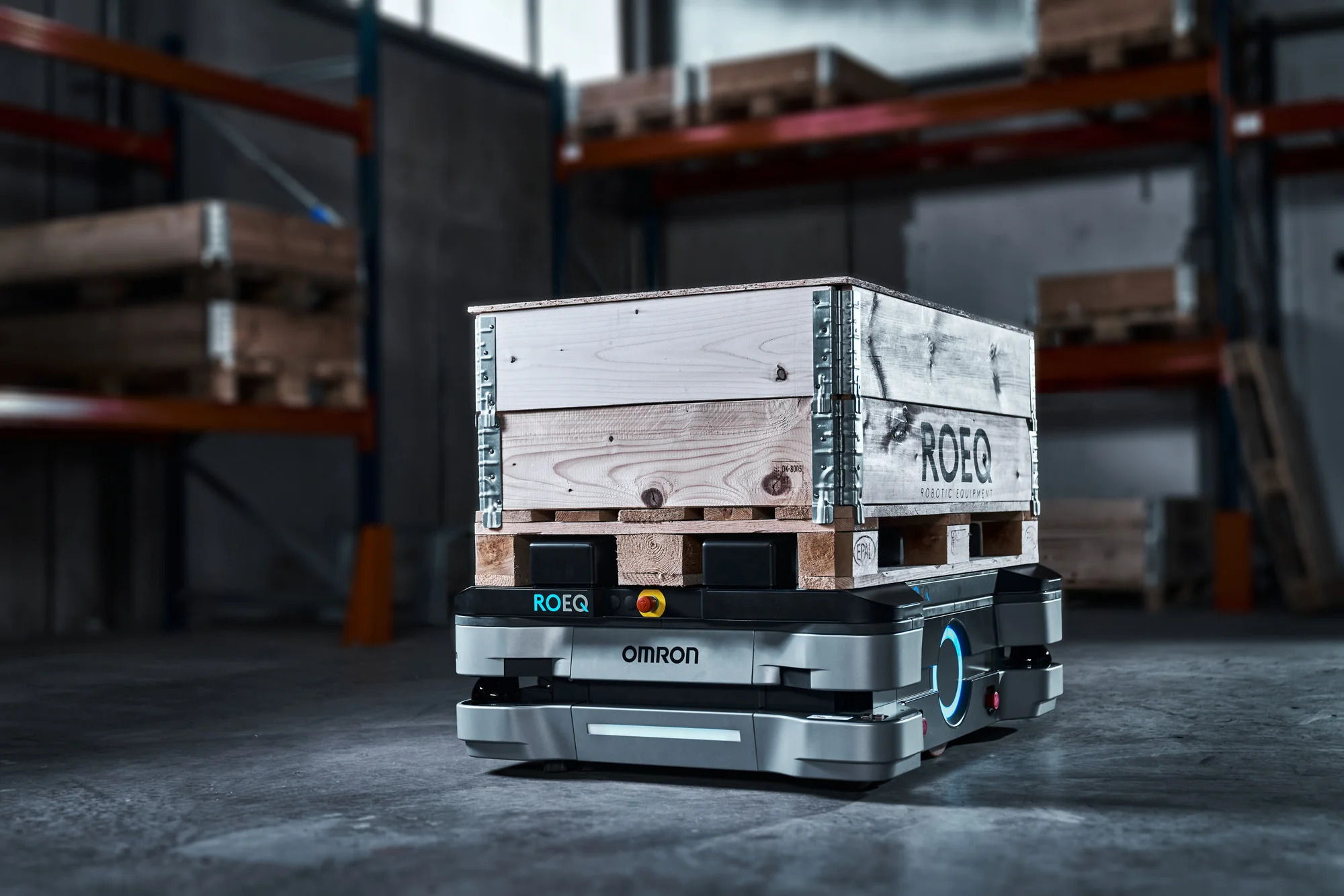 ROEQ integrates its lifter and roller solutions with Omron’s new 650 and 900 kg payload AMRs