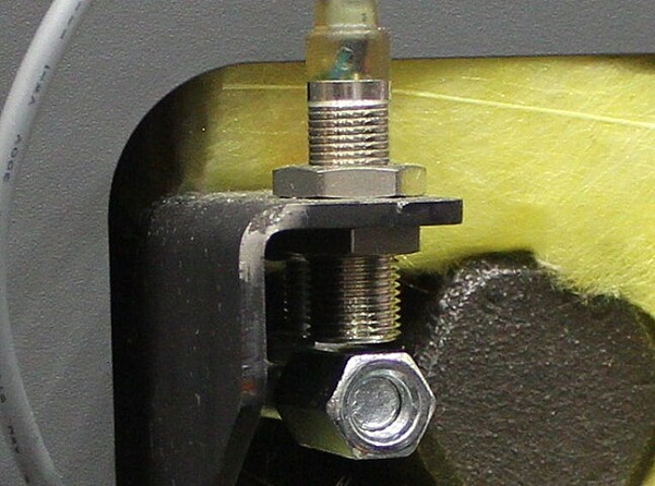 A metal proximity sensor detecting a part