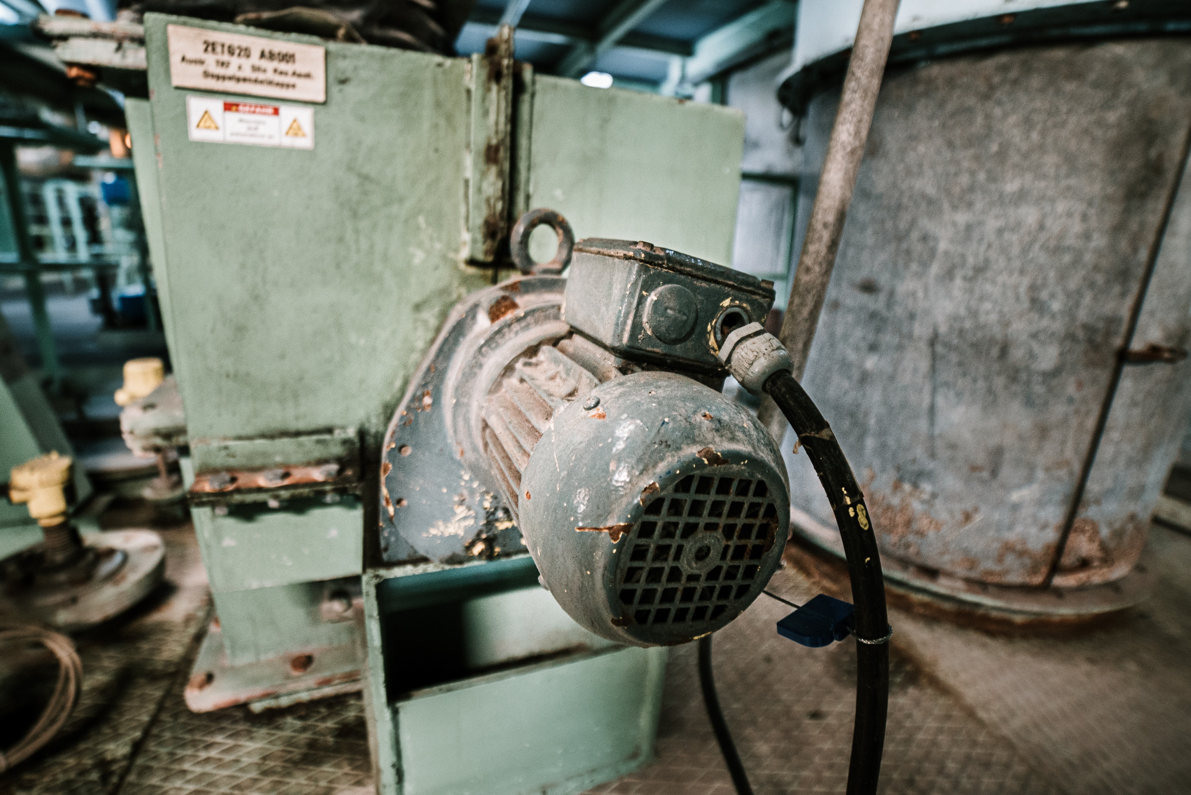 Steps before servicing a motor when using motor and phase rotation tester