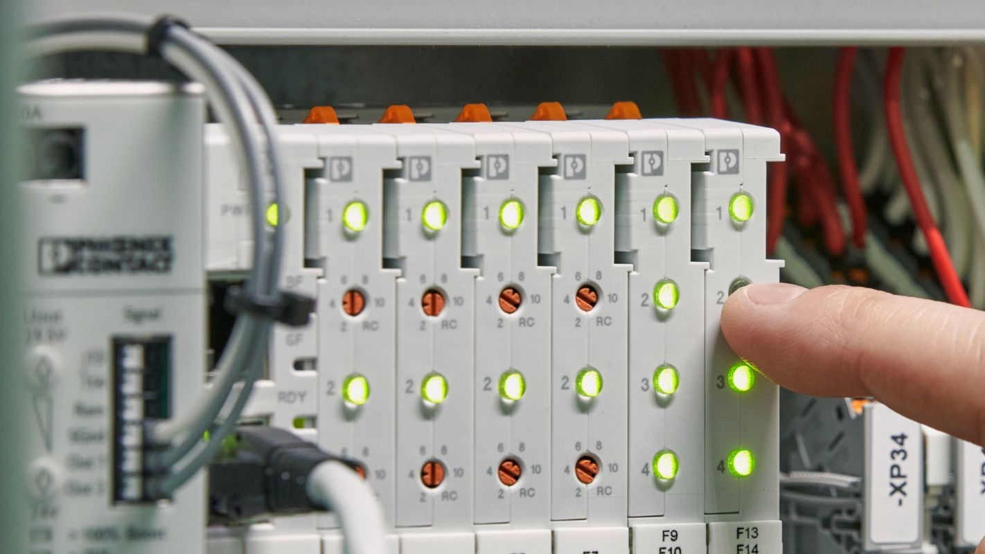 The Caparoc circuit breaker system provides modular overcurrent protection