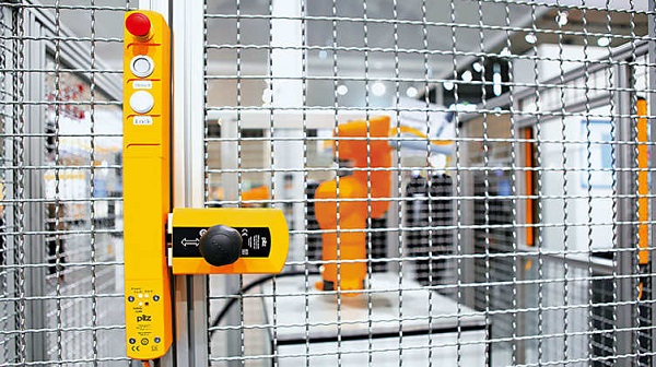 Example of a safety gate locking system