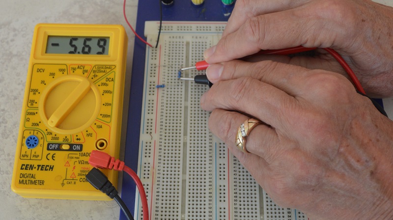 how to measure resistance with a multimeter