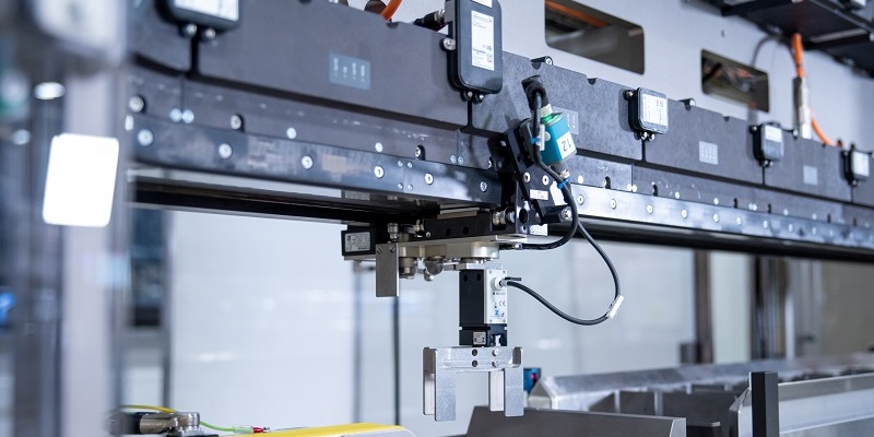 IO-Link sensor on production line