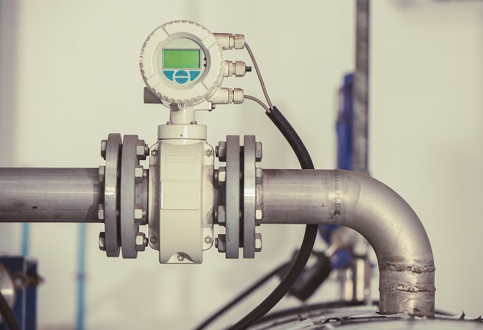 Pressure and flow process sensor