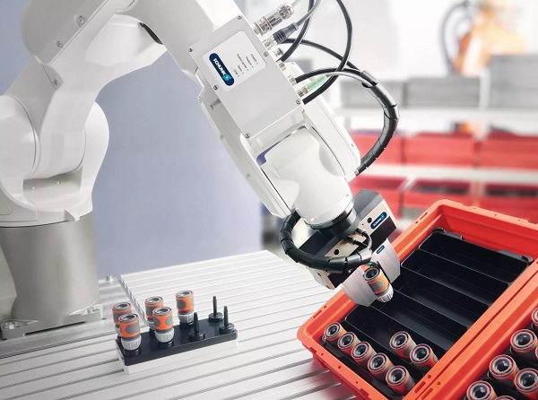 Positioning device installed on a robot gripper