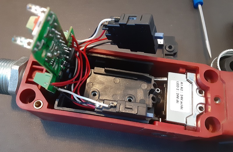 Limit switches inside the guard locking switch