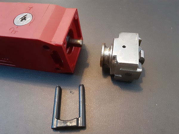 Examining the end latch mechanism