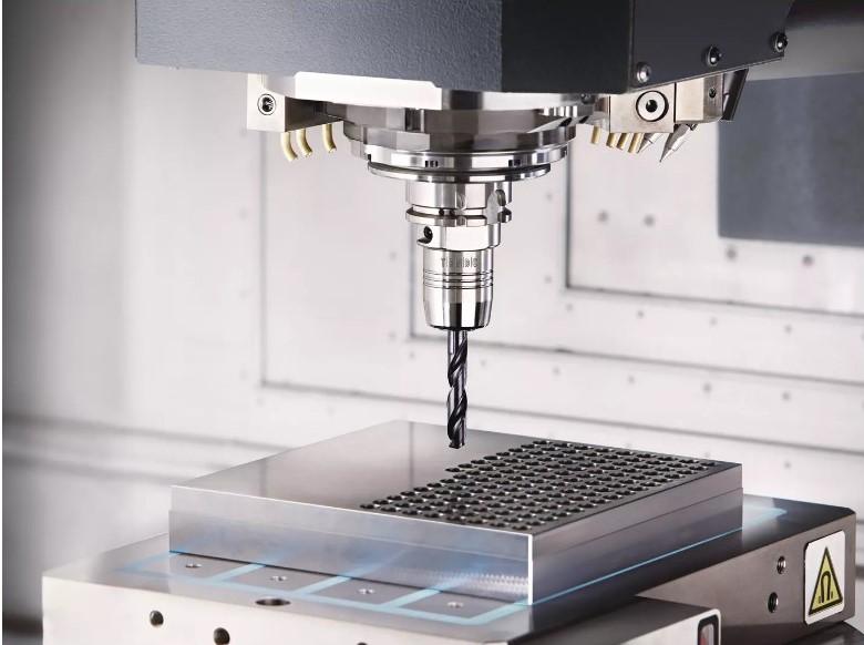 SCHUNK’s affordable TENDO Silver Precision Toolholder. 