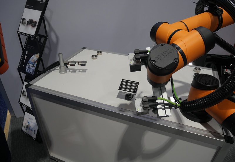 Robot with VISOR system at Automate