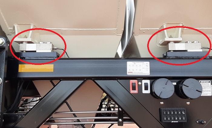 Two load cells on a tractor