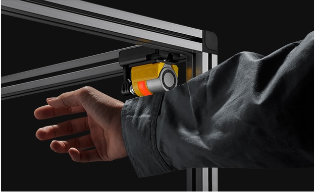 Keyence's GS-M magnetic door interlock switches
