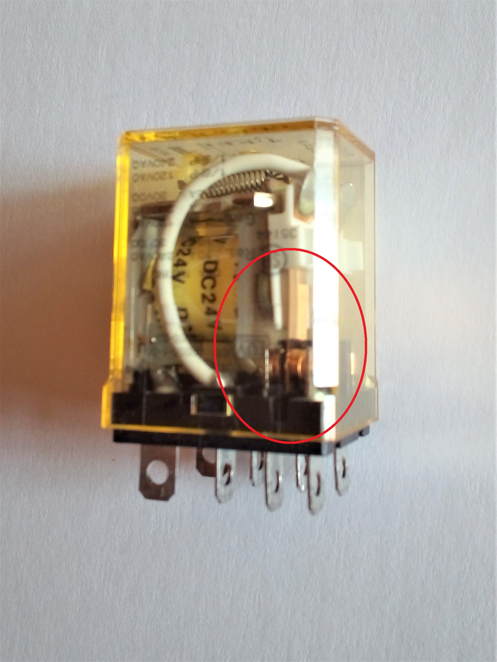 a close up view of the contact pads on a mechanical relay ice cube tray