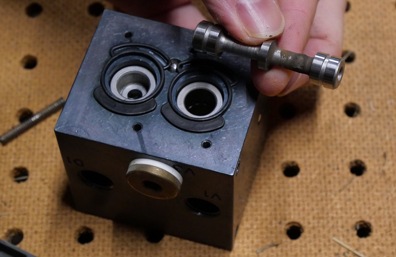 Valve spool