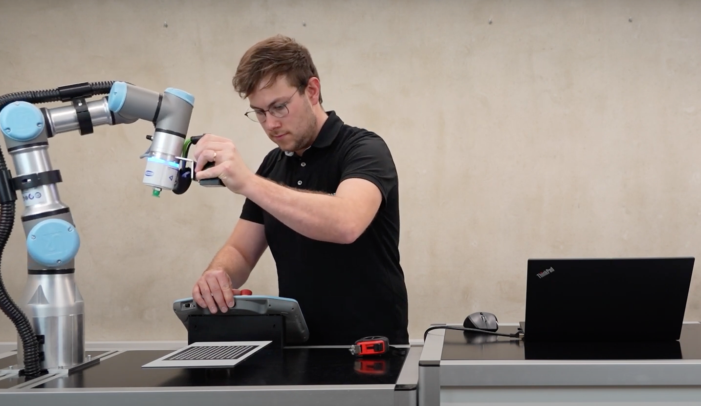 Screengrab from a tutorial video showing how to configure the hand-eye calibration of the robot.