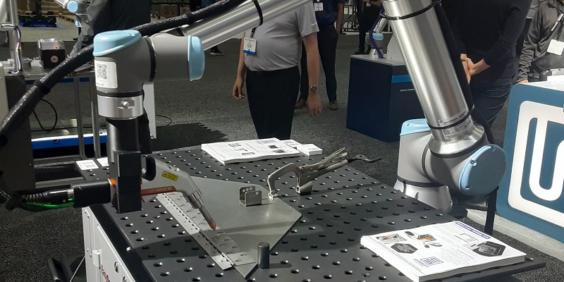 UR Cobot Systems welder