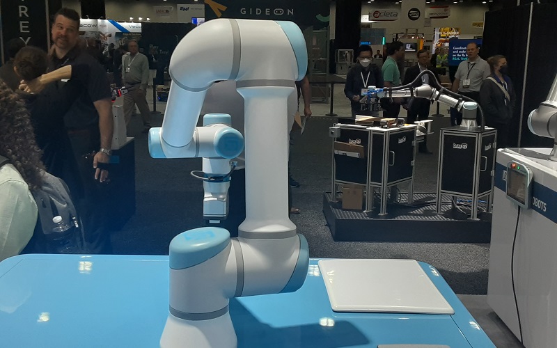 UR concept cobot