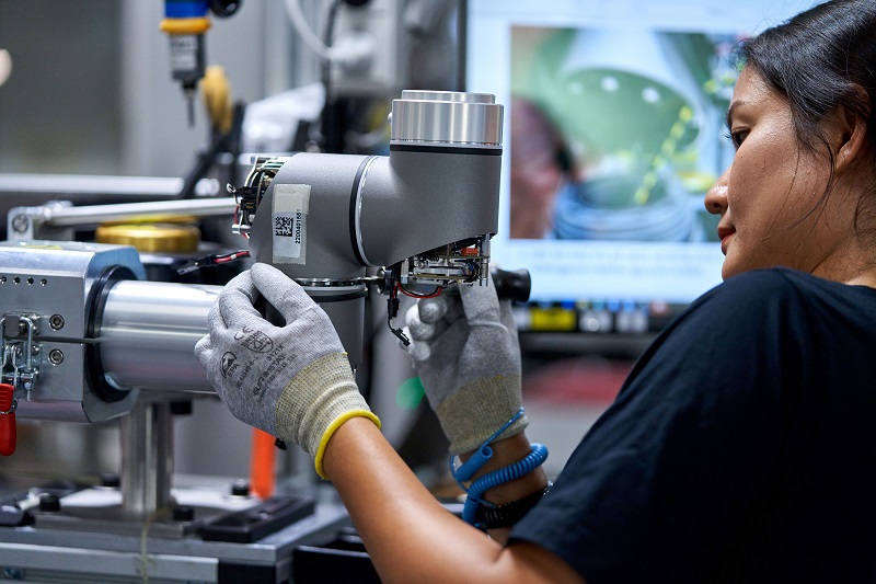 UR cobot assembly