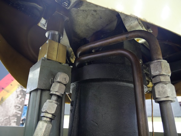 Hydraulic actuators inside the base of the Unimate arm