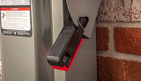 Safety disconnect handle