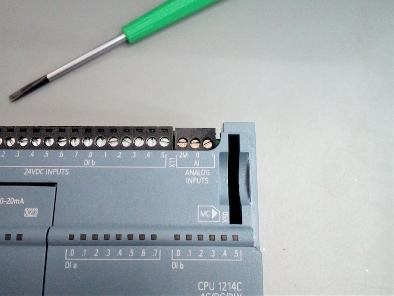  Analog input on a PLC requires the use of floating-point numbers to ensure proper reading of real-world values like temperature, pressure, or light.